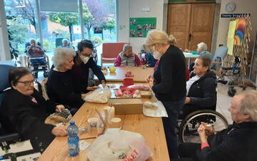 Laboratori a tema Natalizio, in collaborazione con le volontarie